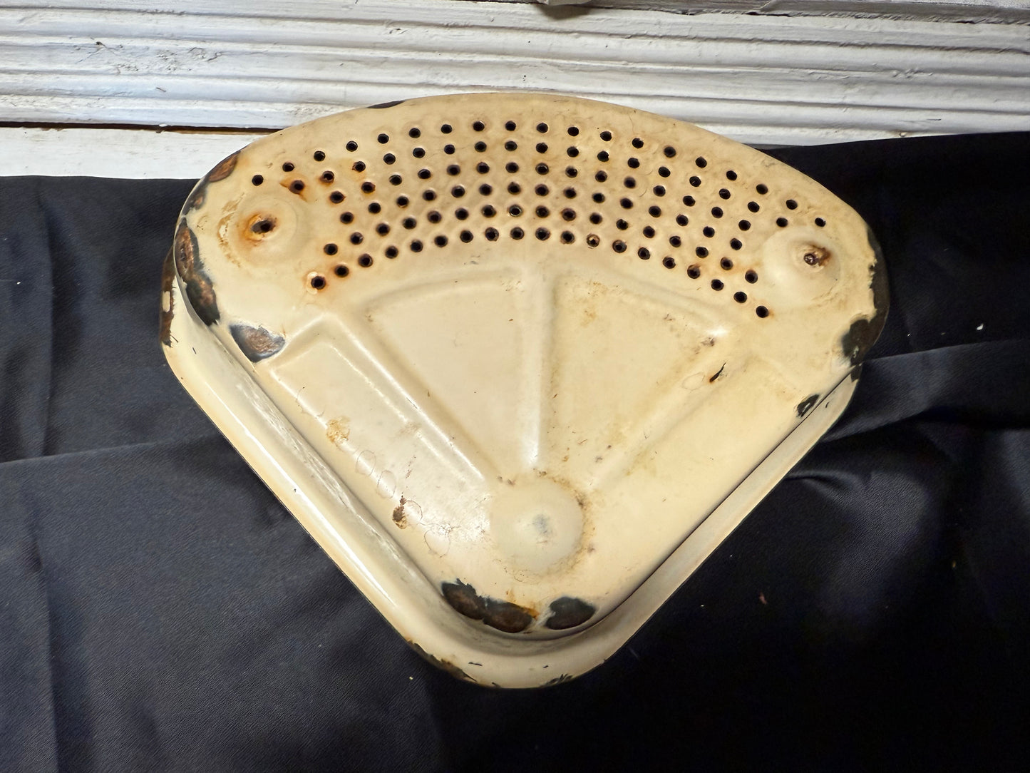 Vintage Cream and Green Kitchen Sink Drainer Metal