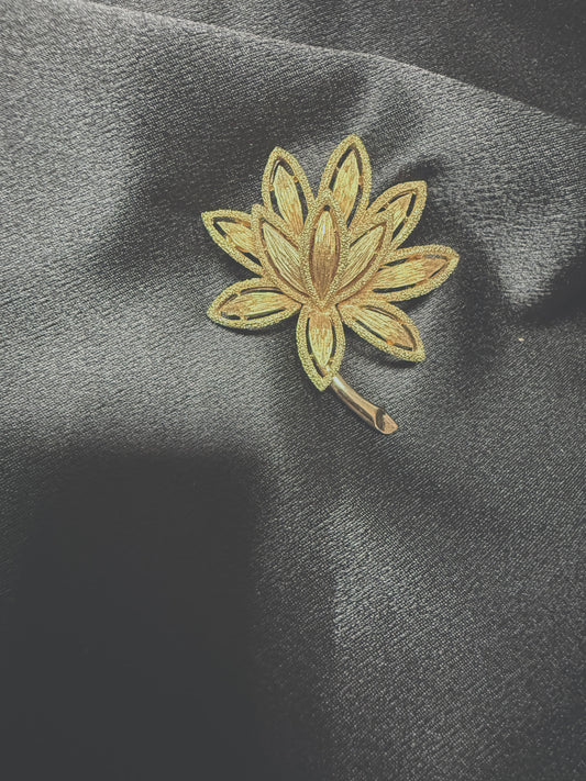 Avon Gold Tone Brooch Leaf 1 7/8 inches