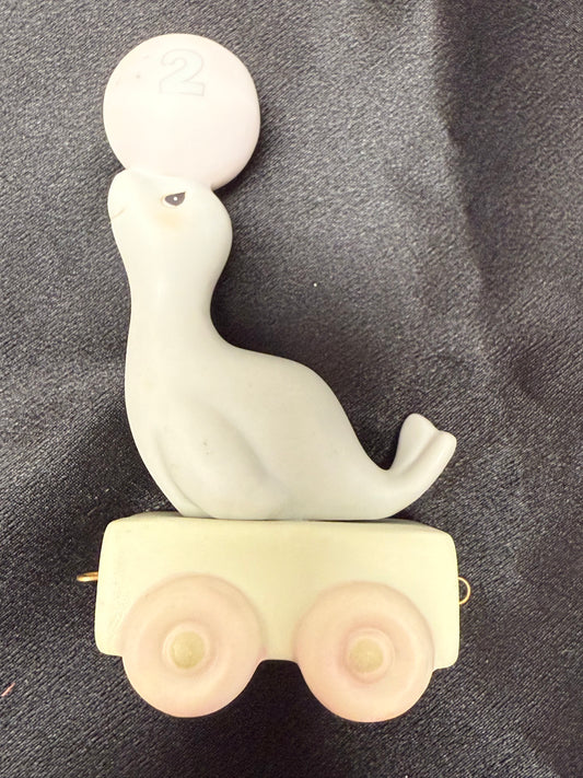 God bless your birthday 1985 Seal figurine Precious Moments